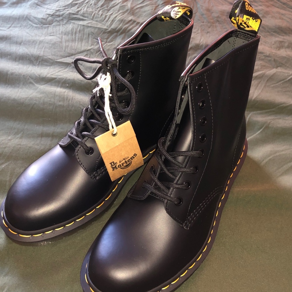 NWT 1960 Women’s Smooth Leather Lace Up Boots